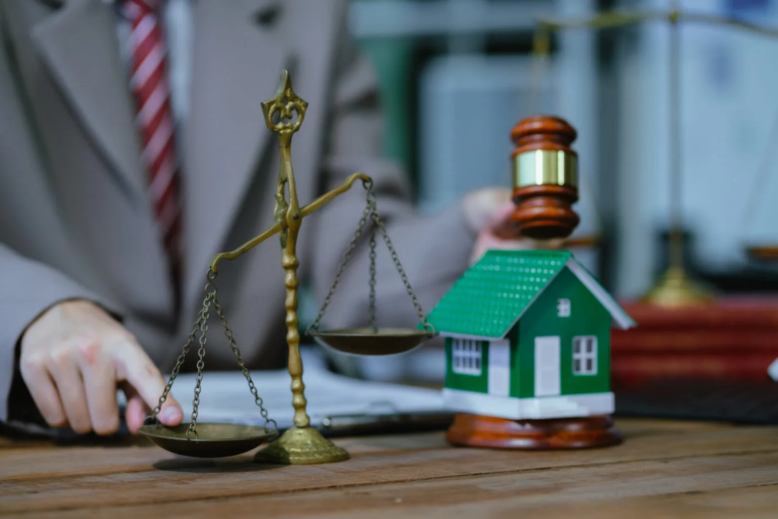 Courthouse setting with scales of justice symbolizing real estate law services
